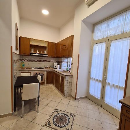 Апартаменты Casa Mia Al Plebiscito Неаполь Экстерьер фото